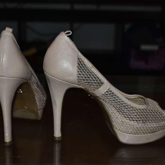 Jennifer Lopez Starlet Nude Platform Heels - Picture 4 of 5